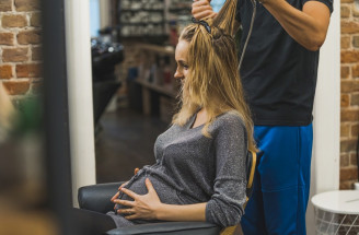 Tehotenstvo prezradia aj vlasy: Neveríte? Opýtajte sa svojej kaderníčky