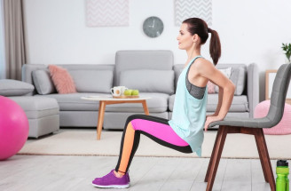 Cvičenie so stoličkou - spevnite si telo jednoducho aj doma!
